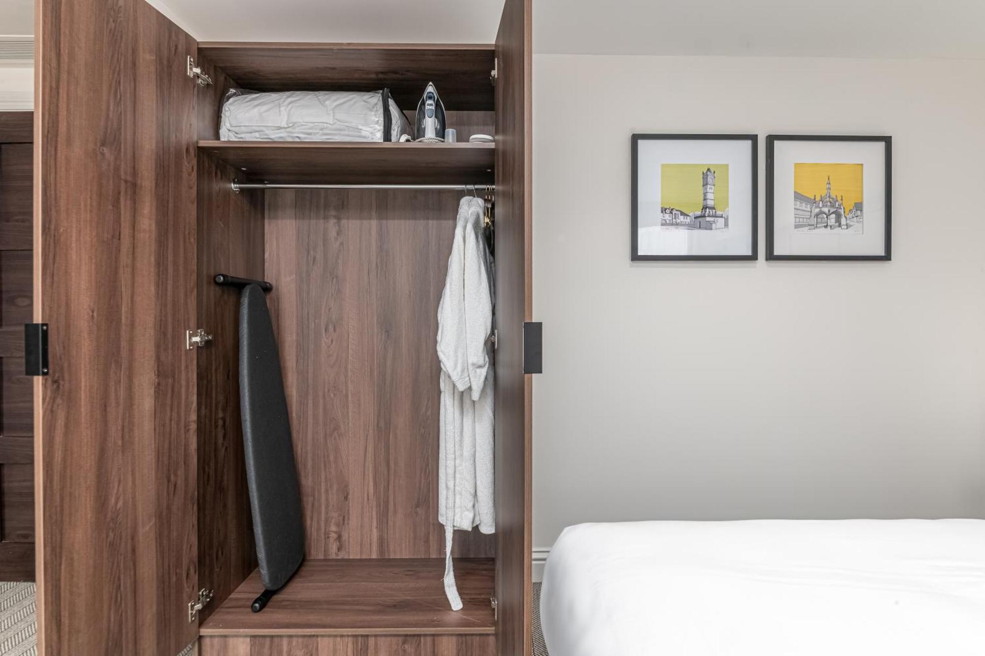 Mercure Salisbury White Hart Hotel & Apartments Εξωτερικό φωτογραφία
